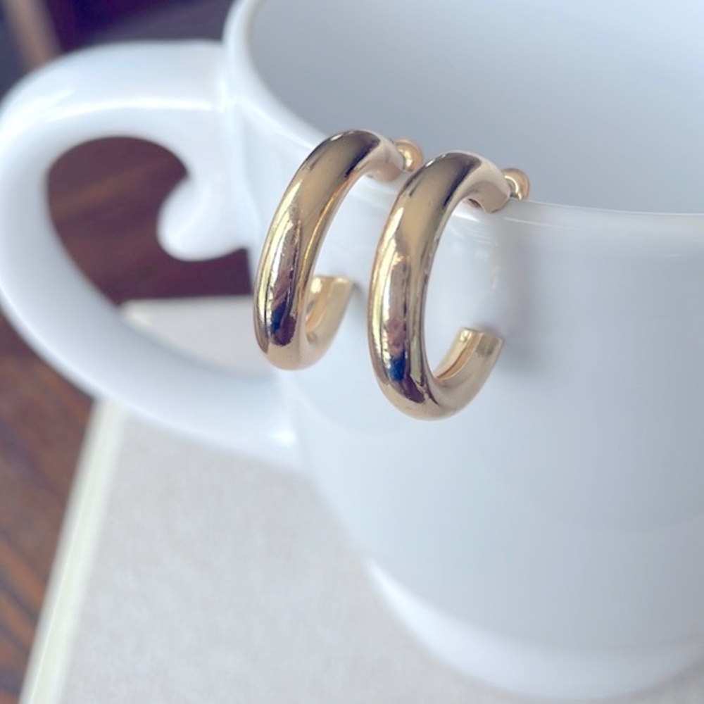 Small thick open hoop - Picture 4 of 5
